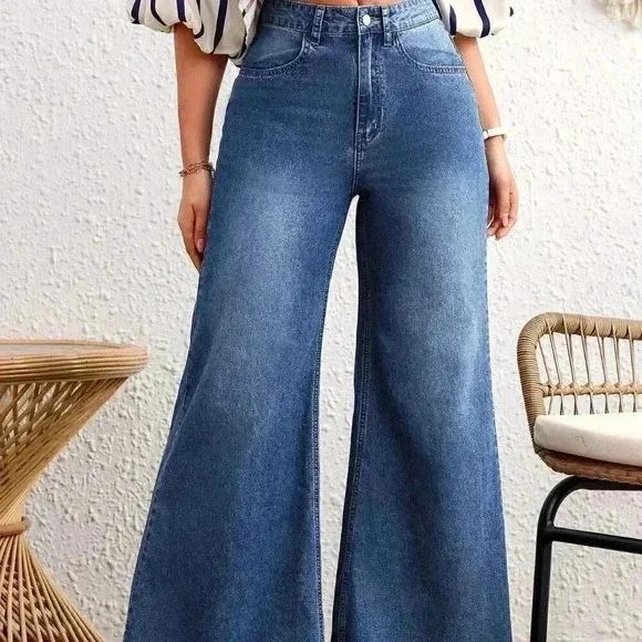 Dark Wash Casual Women's Loose-Fit Wide Leg Jeans w/Frayed Hem & Side Pockets